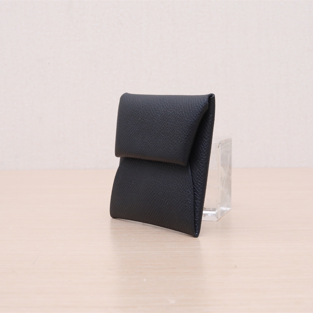 HERMES 89 Black Epsom Leather, Engraved with D, Sliver Hardware. Single-layer Black Hermes Card Holder