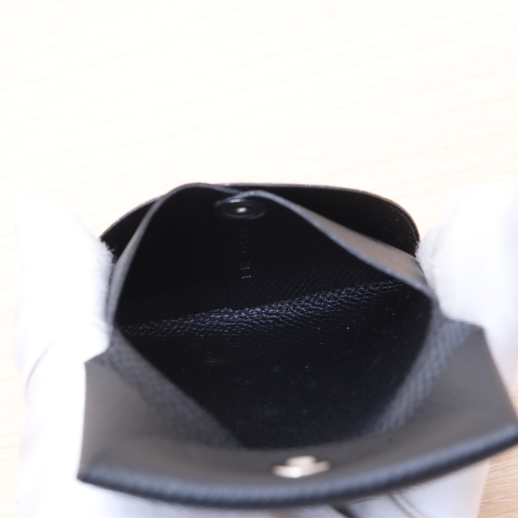 HERMES 89 Black Epsom Leather, Engraved with D, Sliver Hardware. Single-layer Black Hermes Card Holder