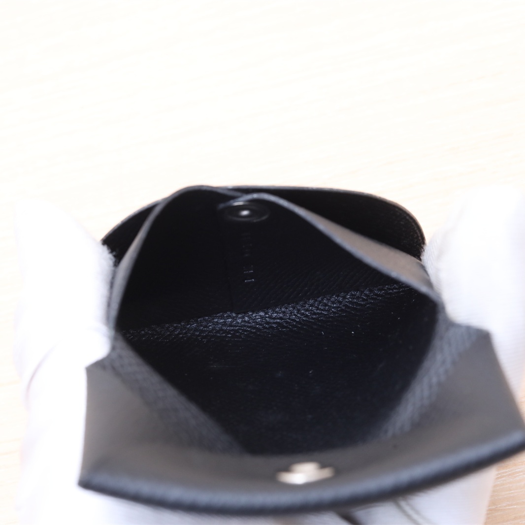 HERMES 89 Black Epsom Leather, Engraved with D, Sliver Hardware. Single-layer Black Hermes Card Holder