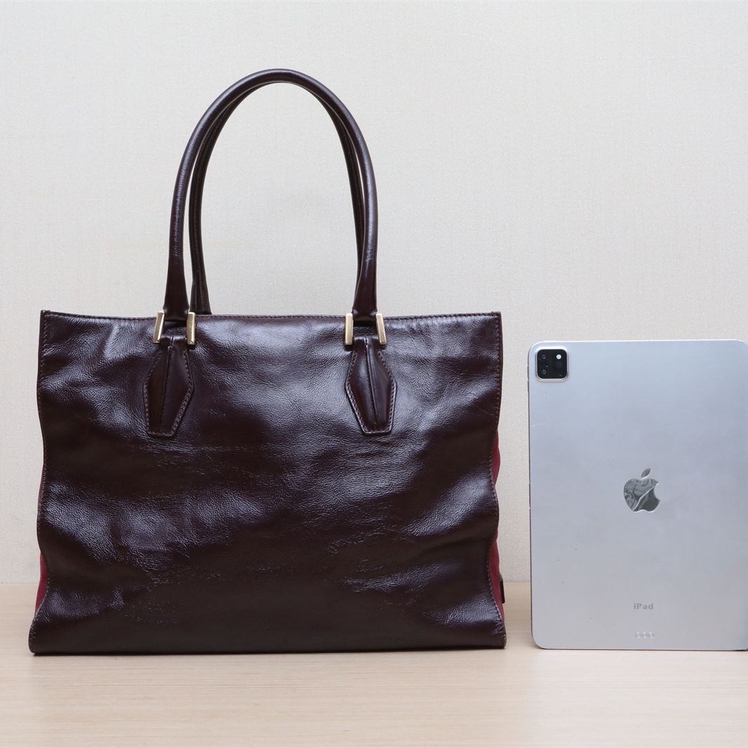 *TODS Burgundy Leather C Gold Hardware Tote Bag-Hana Vintage