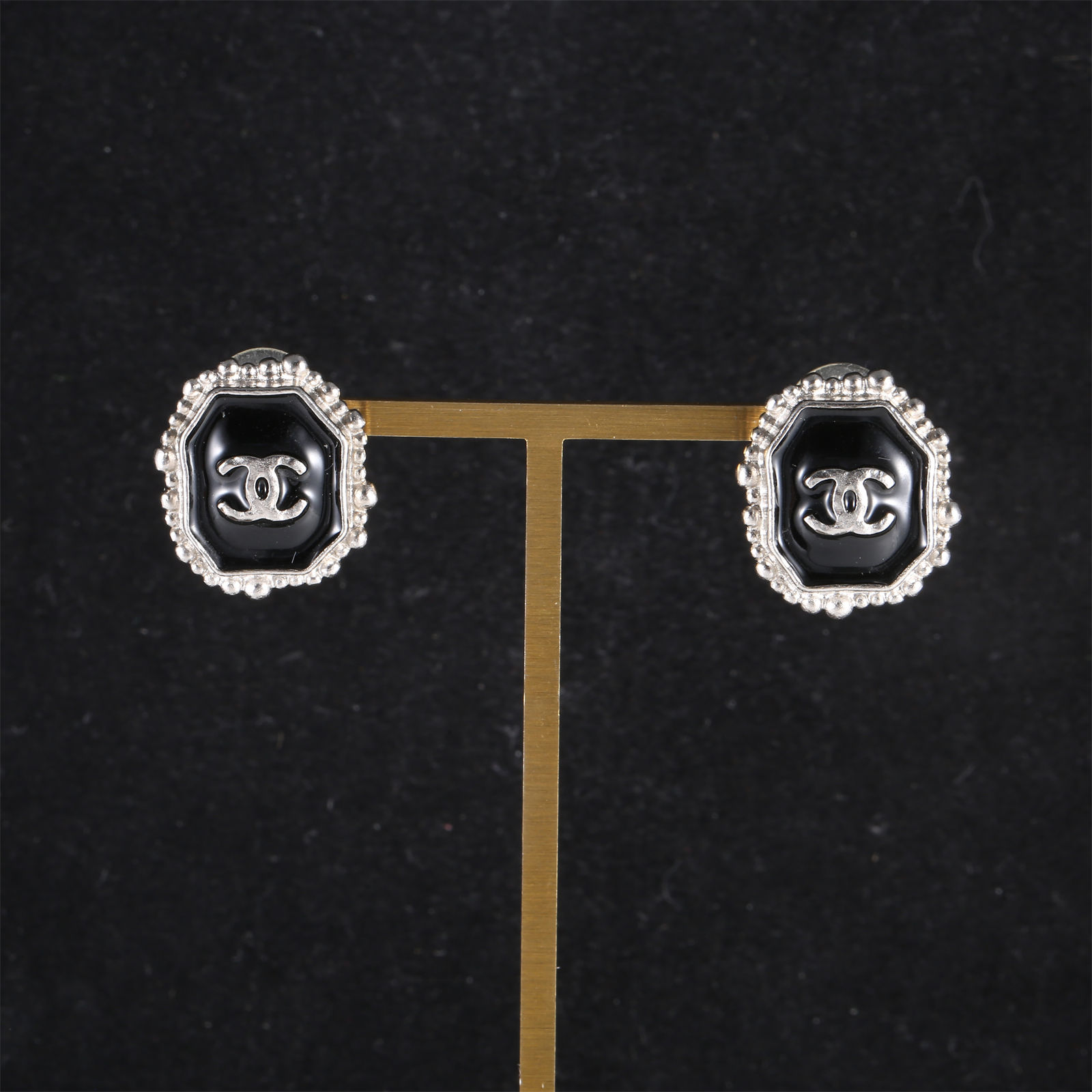 CHANEL 12A Vintage Black Square Clip-on Earrings Alloy-Hana Vintage