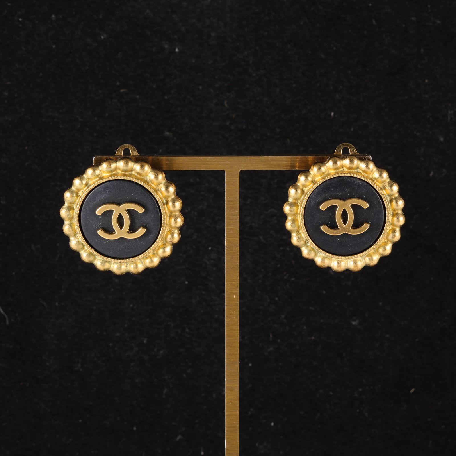 CHANEL 95P Double C LOGO Round Earrings Clip-ons Alloy-Hana Vintage