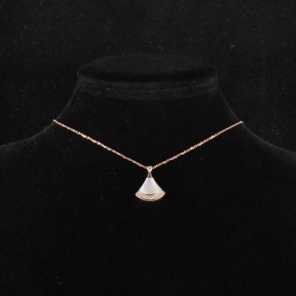 BVLGARI DIVAS DREAM Diamond Studded 18K Gold Necklace 18K Rose Gold,Diamond,Mother of Pearl-Hana Vintage