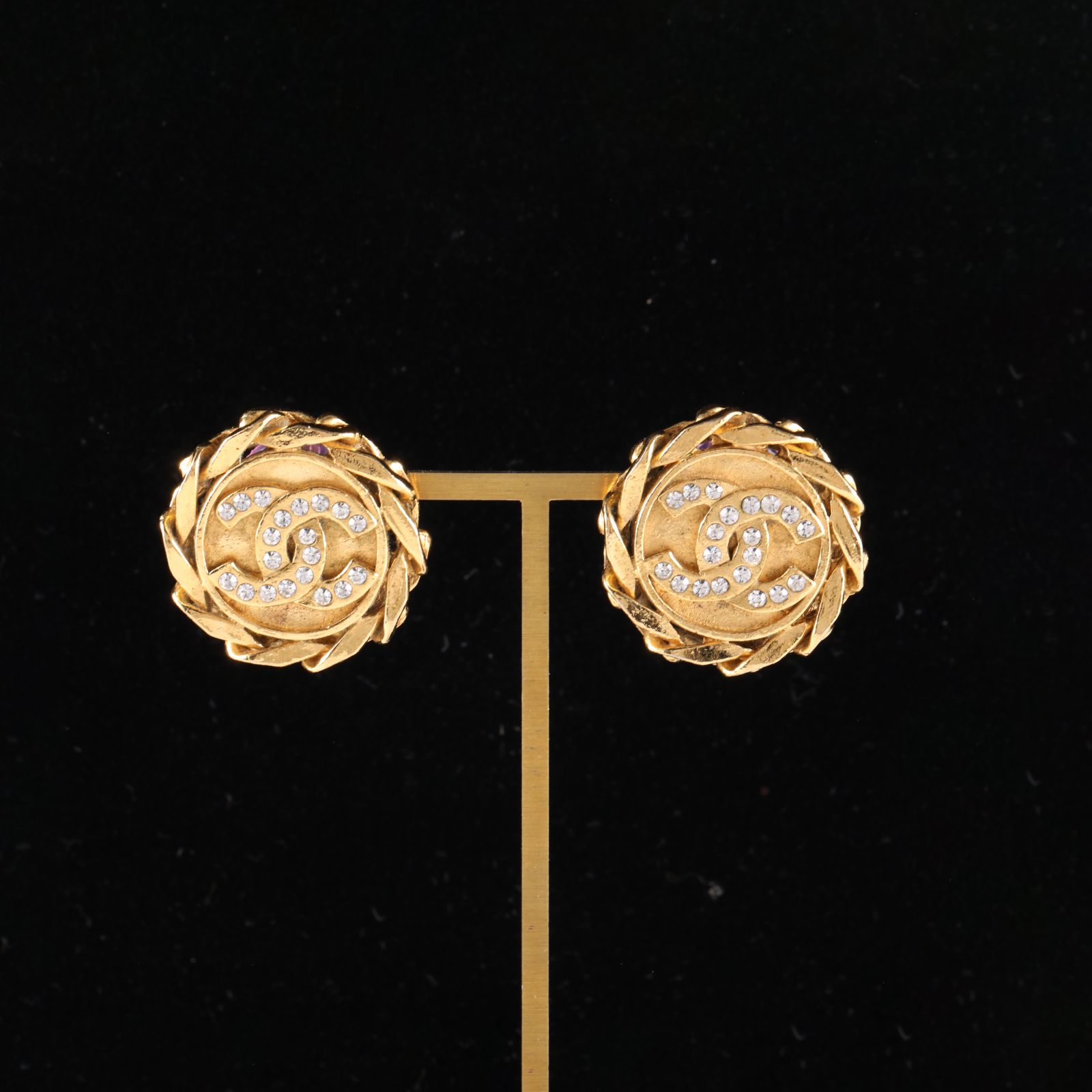 CHANEL 23 Vintage Double C Circle Clip-on Earrings Alloy-Hana Vintage