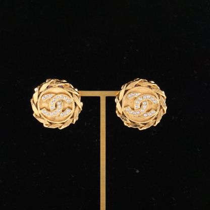 CHANEL 23 Vintage Double C Circle Clip-on Earrings Alloy-Hana Vintage