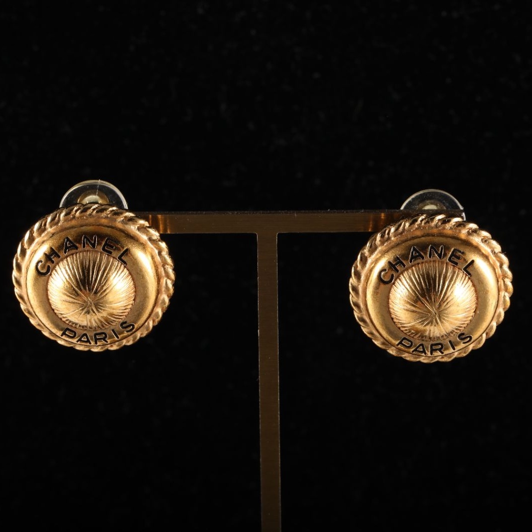 CHANEL Vintage 95A Round Double C logo Ear Clips Alloy-Hana Vintage