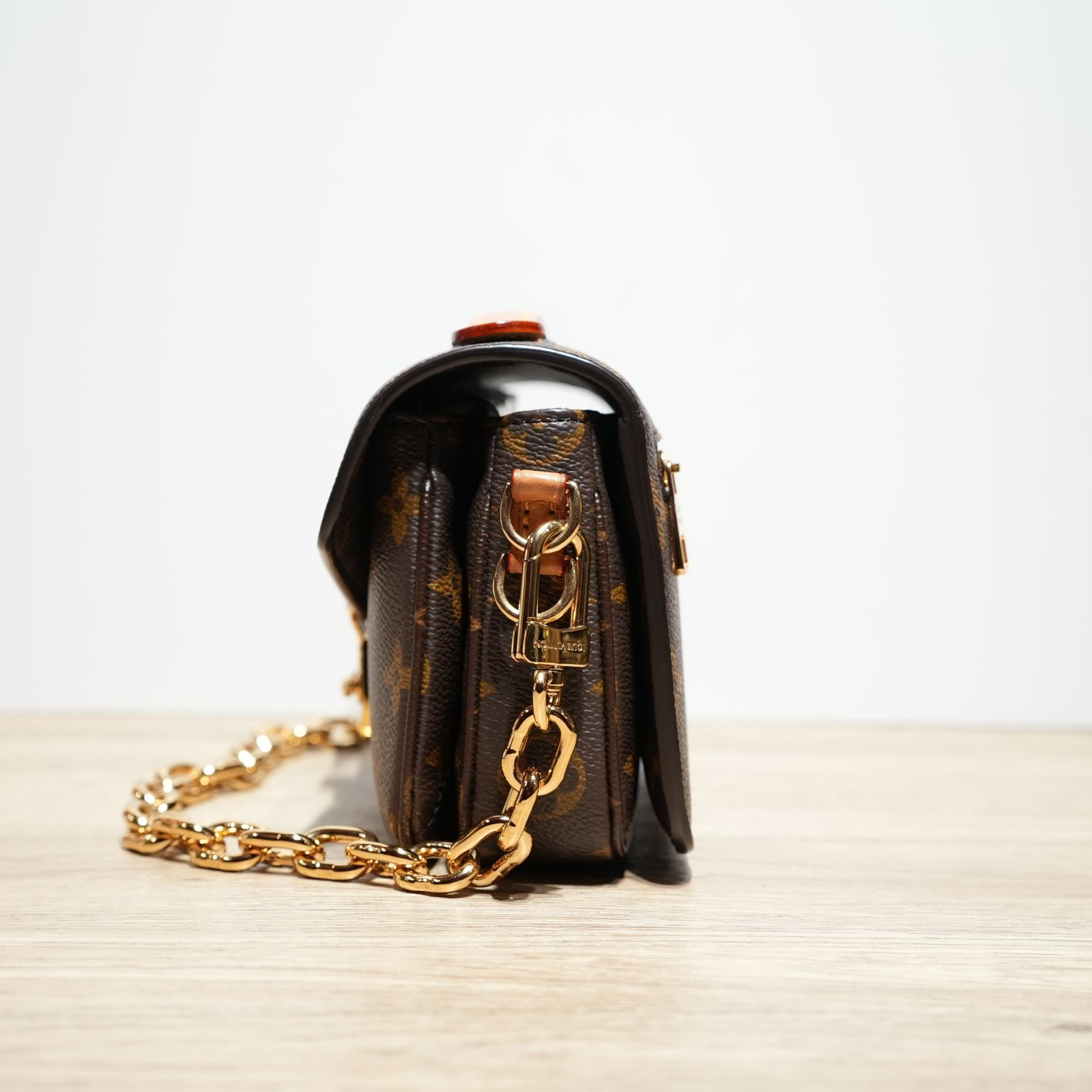 LOUIS VUITTON Metis Pochette East West Crossbody Bag