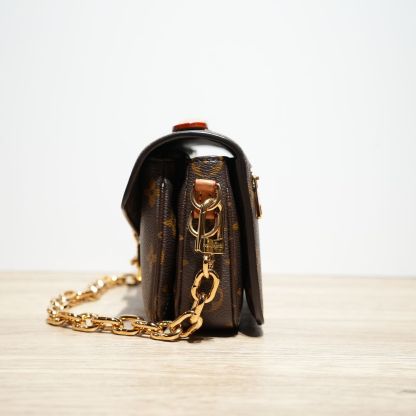 LOUIS VUITTON Metis Pochette East West Crossbody Bag