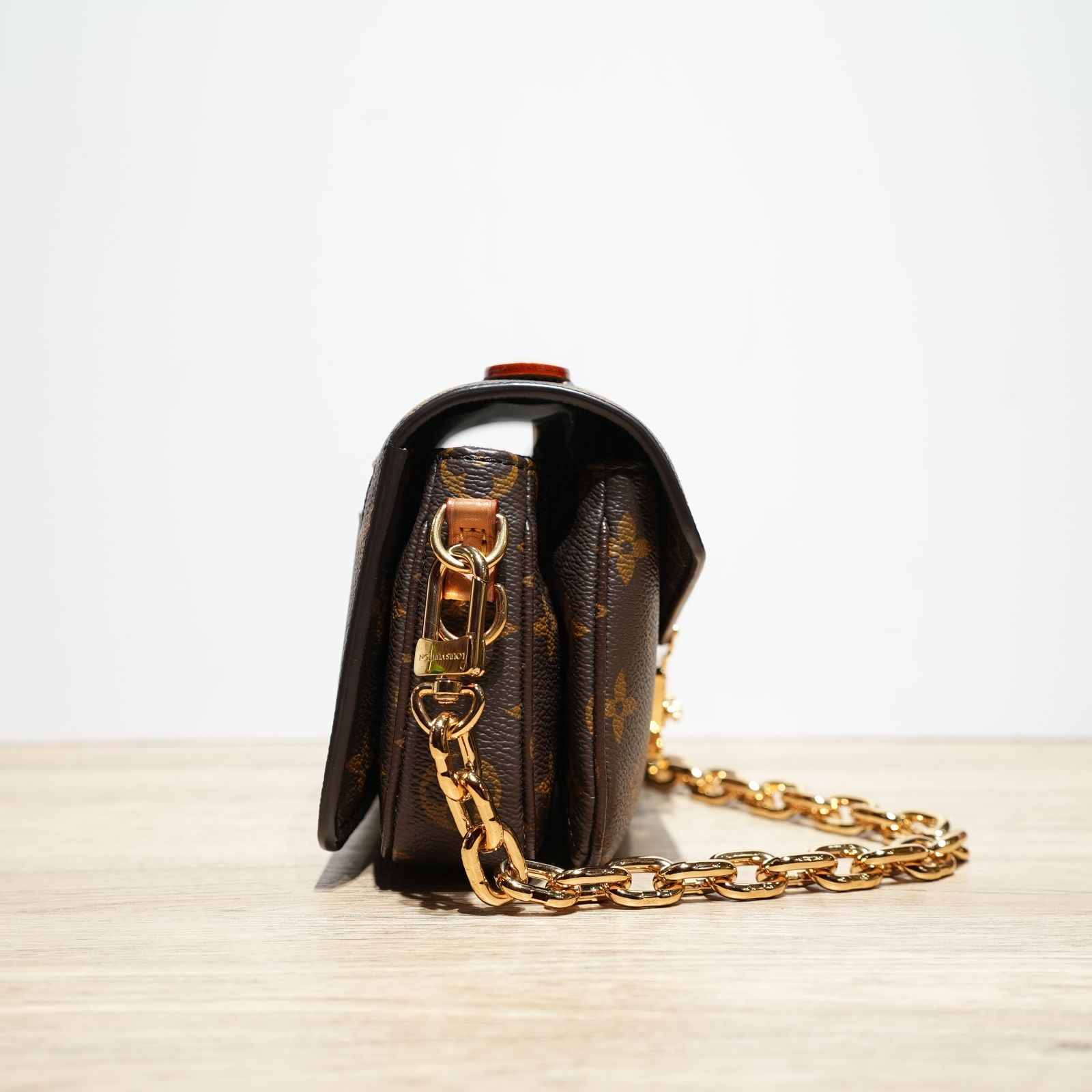 LOUIS VUITTON Metis Pochette East West Crossbody Bag