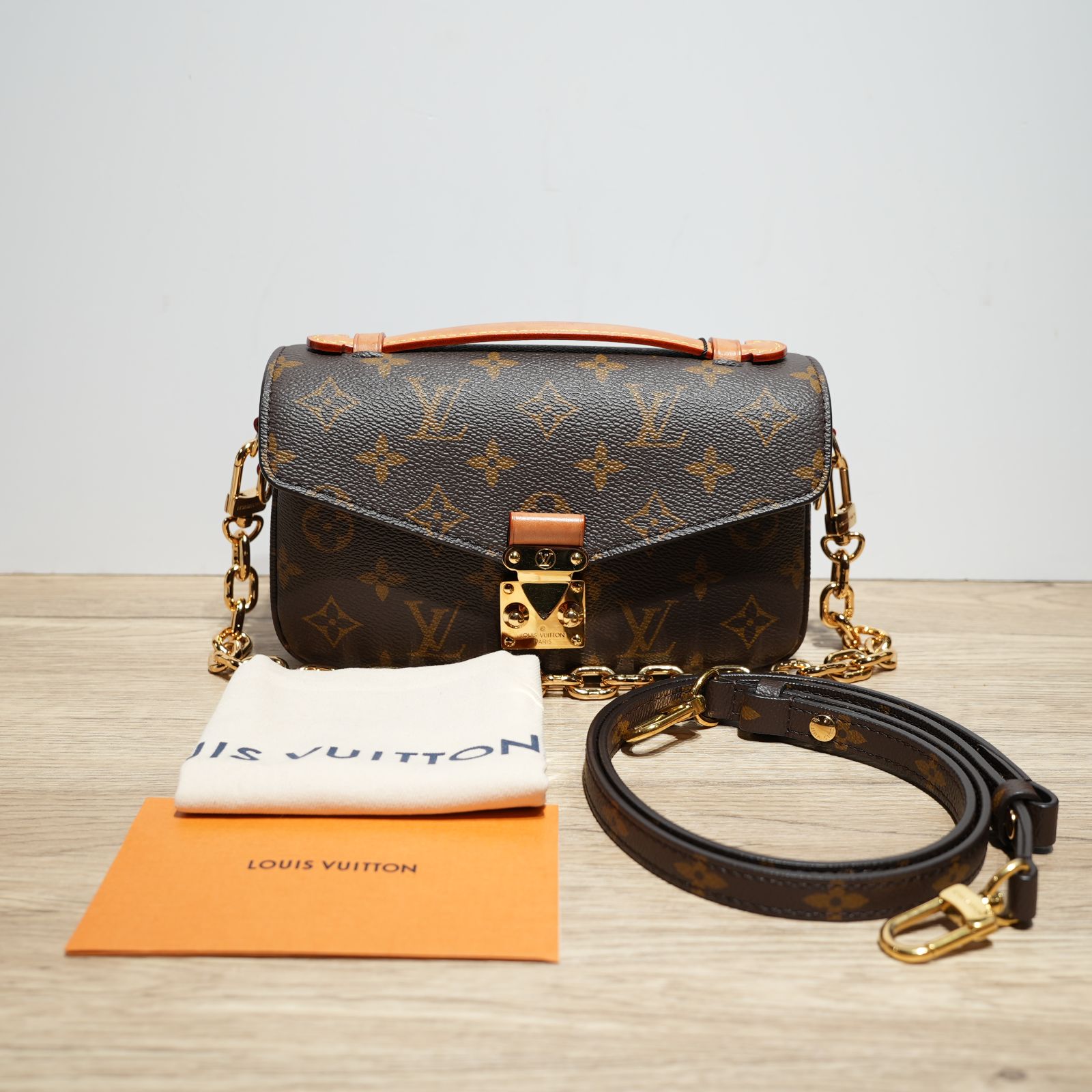 LOUIS VUITTON Metis Pochette East West Crossbody Bag
