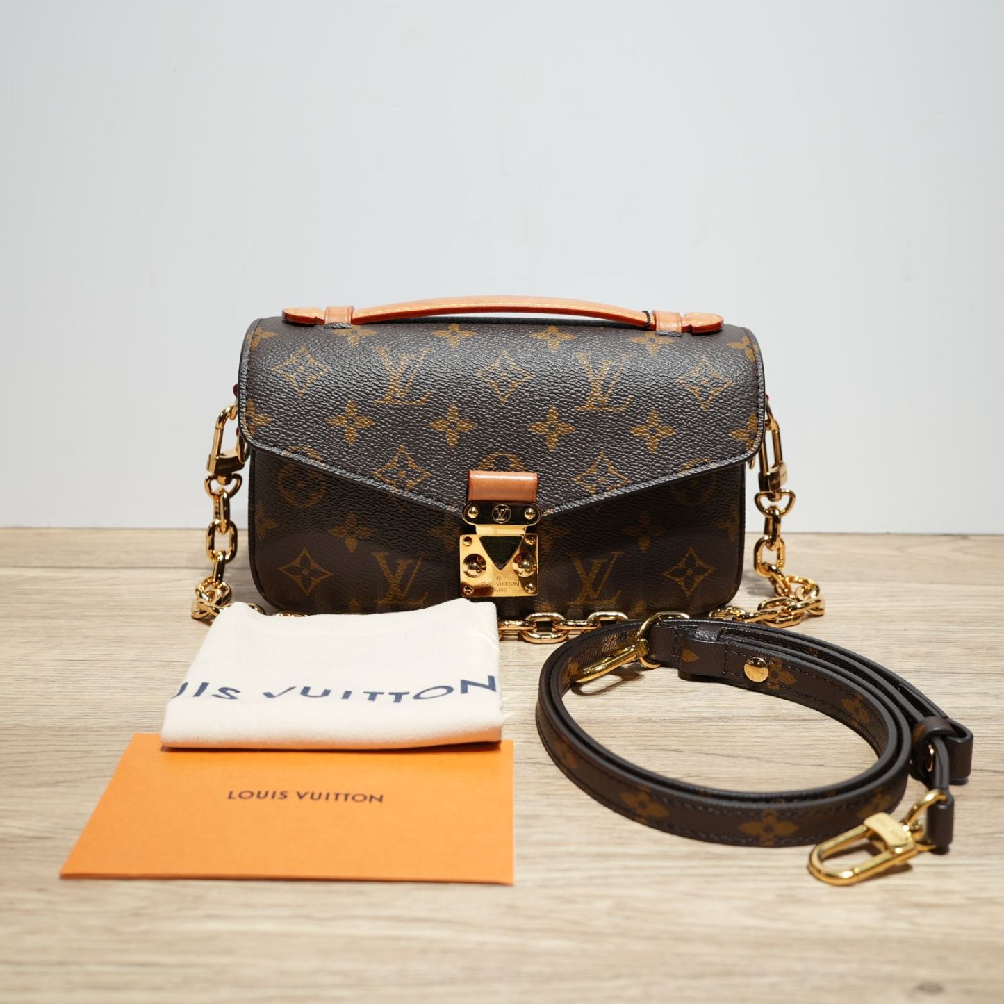 LOUIS VUITTON Metis Pochette East West Crossbody Bag