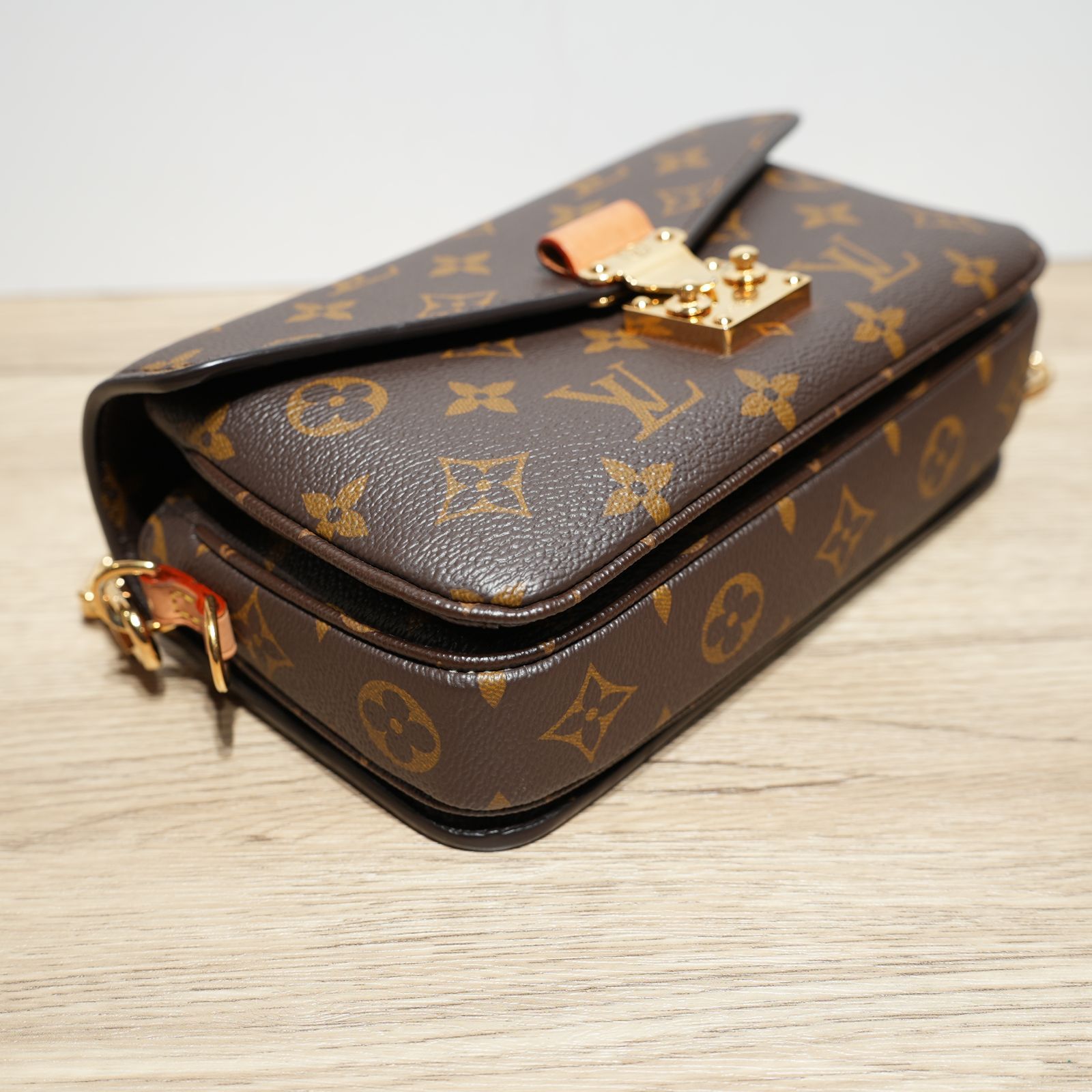 LOUIS VUITTON Metis Pochette East West Crossbody Bag