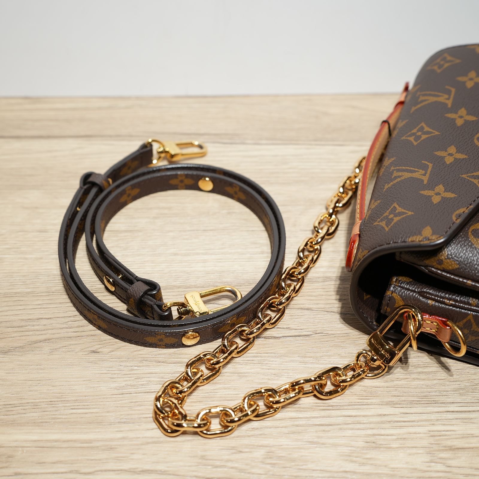 LOUIS VUITTON Metis Pochette East West Crossbody Bag