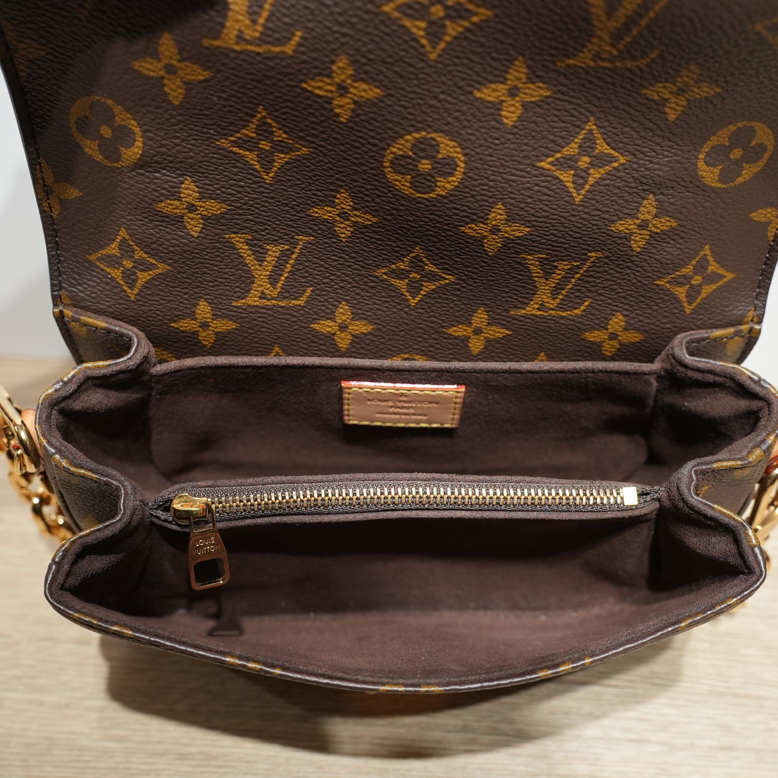 LOUIS VUITTON Metis Pochette East West Crossbody Bag