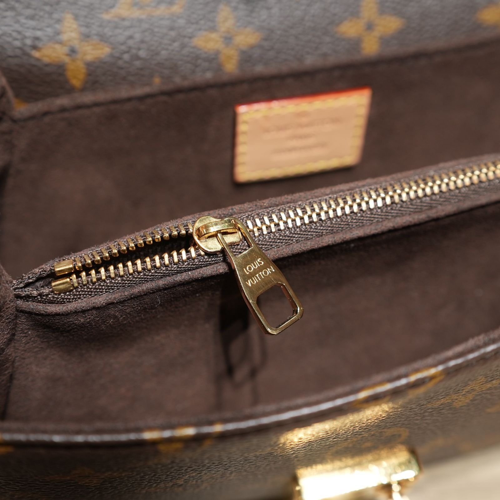 LOUIS VUITTON Metis Pochette East West Crossbody Bag