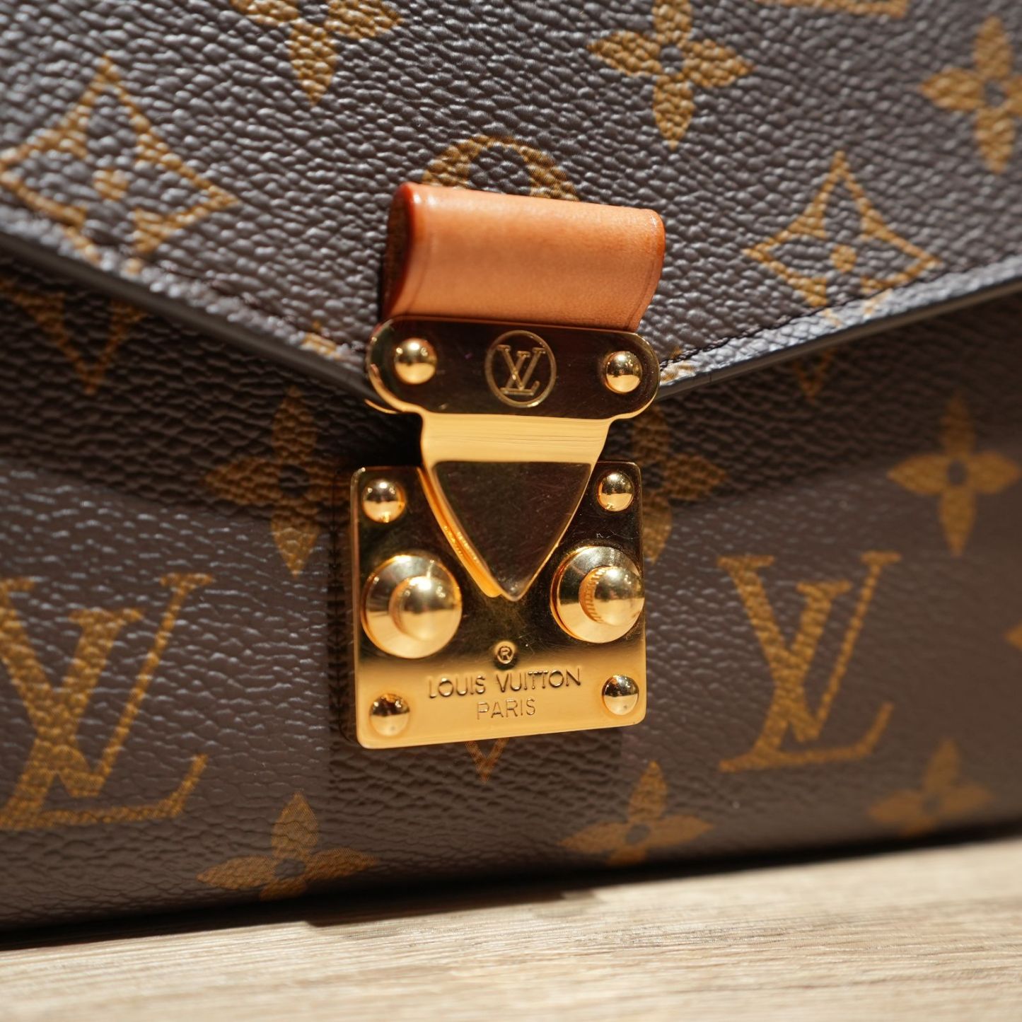 LOUIS VUITTON Metis Pochette East West Crossbody Bag