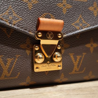 LOUIS VUITTON Metis Pochette East West Crossbody Bag