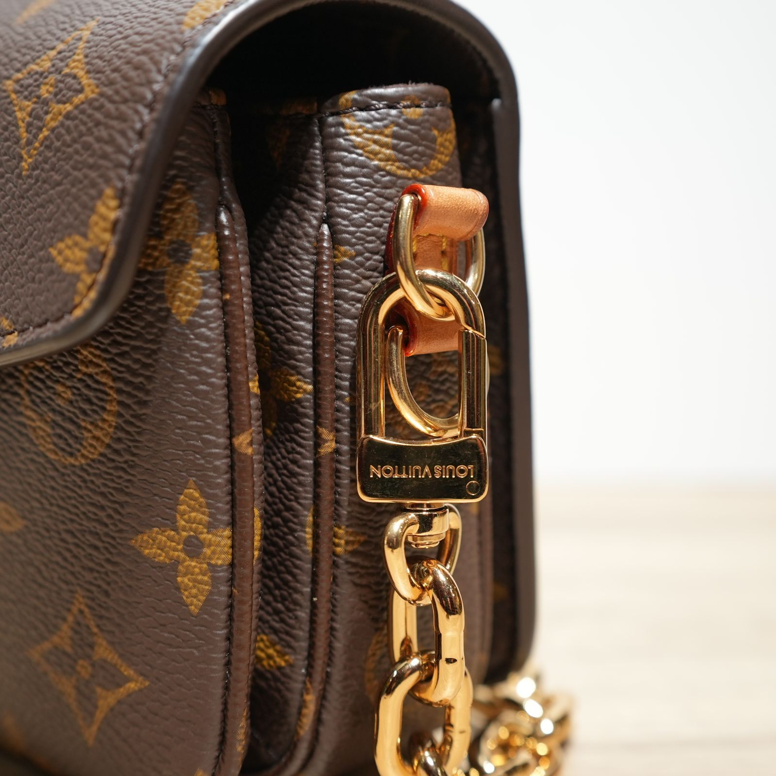 LOUIS VUITTON Metis Pochette East West Crossbody Bag