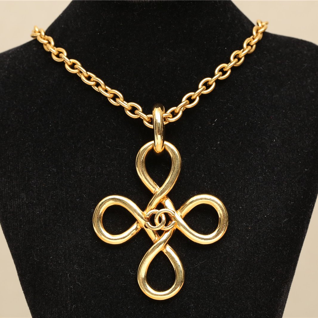 CHANEL Vintage Chinese knot necklace sweater chain Alloy-Hana Vintage