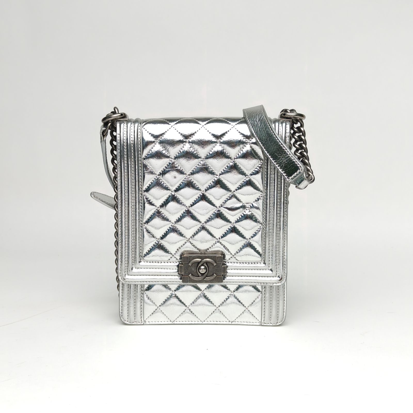 *CHANEL Leboy Vertical Version 16cm