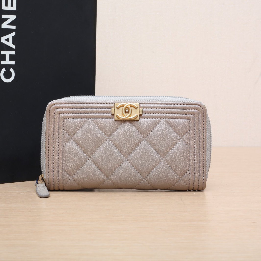 *CHANEL Grey, 2019, Gold Hardware, Leboy Zip Short Wallet, Card Holder-Hana Vintage