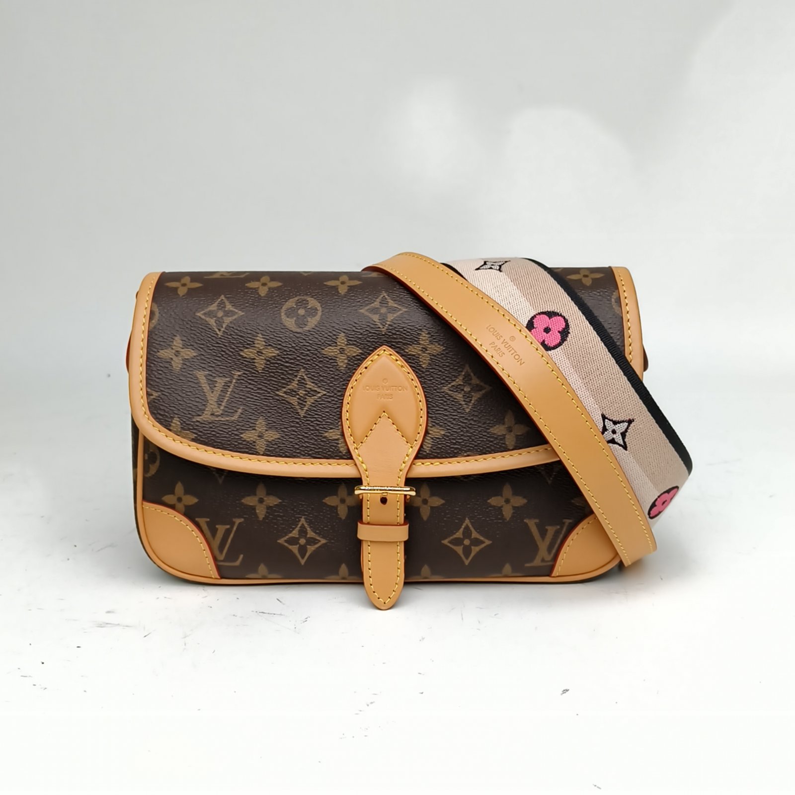 LOUIS VUITTON Diane Baguette bag 24 with Detachable Black and Purple Wide Shoulder Strap-Hana Vintage