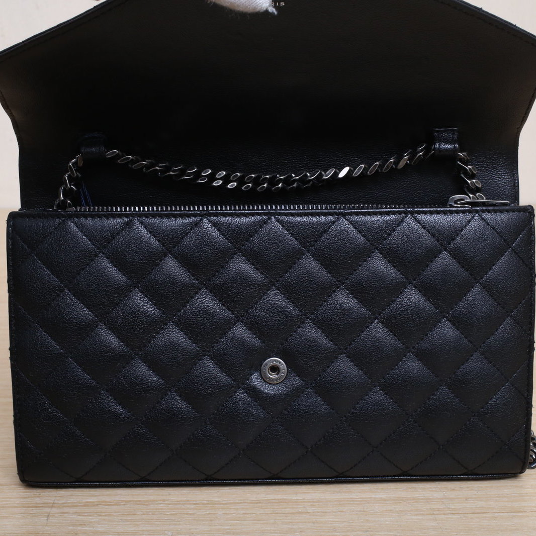 SAINT LAURENT Quilted Envelope Wallet on Chain (WOC)