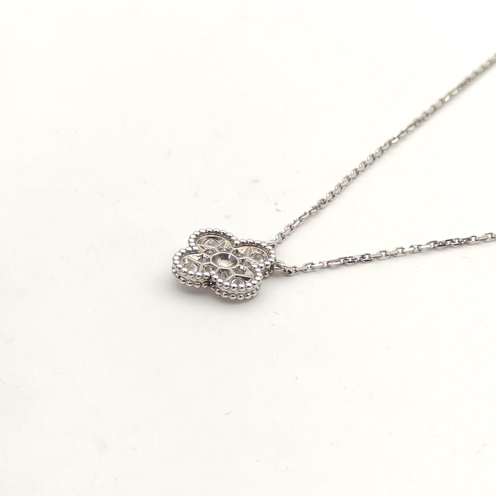 VAN CLEEF&ARPELS Vintage Alhambra Medium Single Flower Necklace Full Diamond Diamond,18K White Gold-Hana Vintage