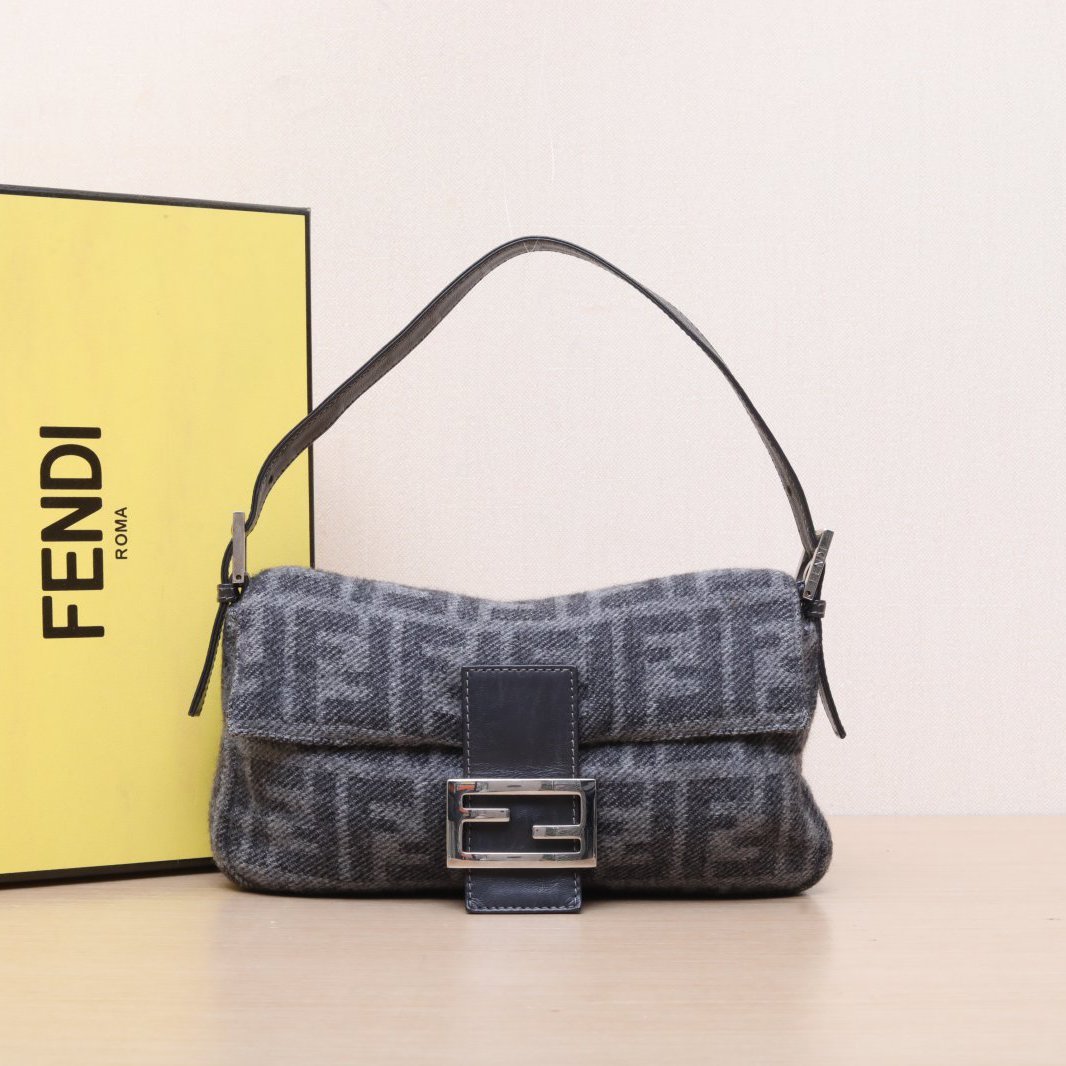 *FENDI Grey woolen vintage Baguette bag with Sliver Hardware-Hana Vintage