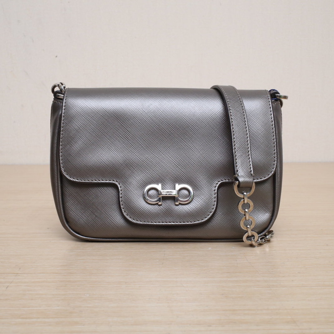 *Salvatore Ferragamo Gray leather C chain bag-Hana Vintage