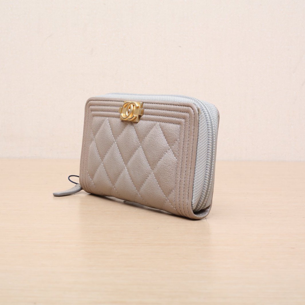 *CHANEL Grey, 2019, Gold Hardware, Leboy Zip Short Wallet, Card Holder-Hana Vintage