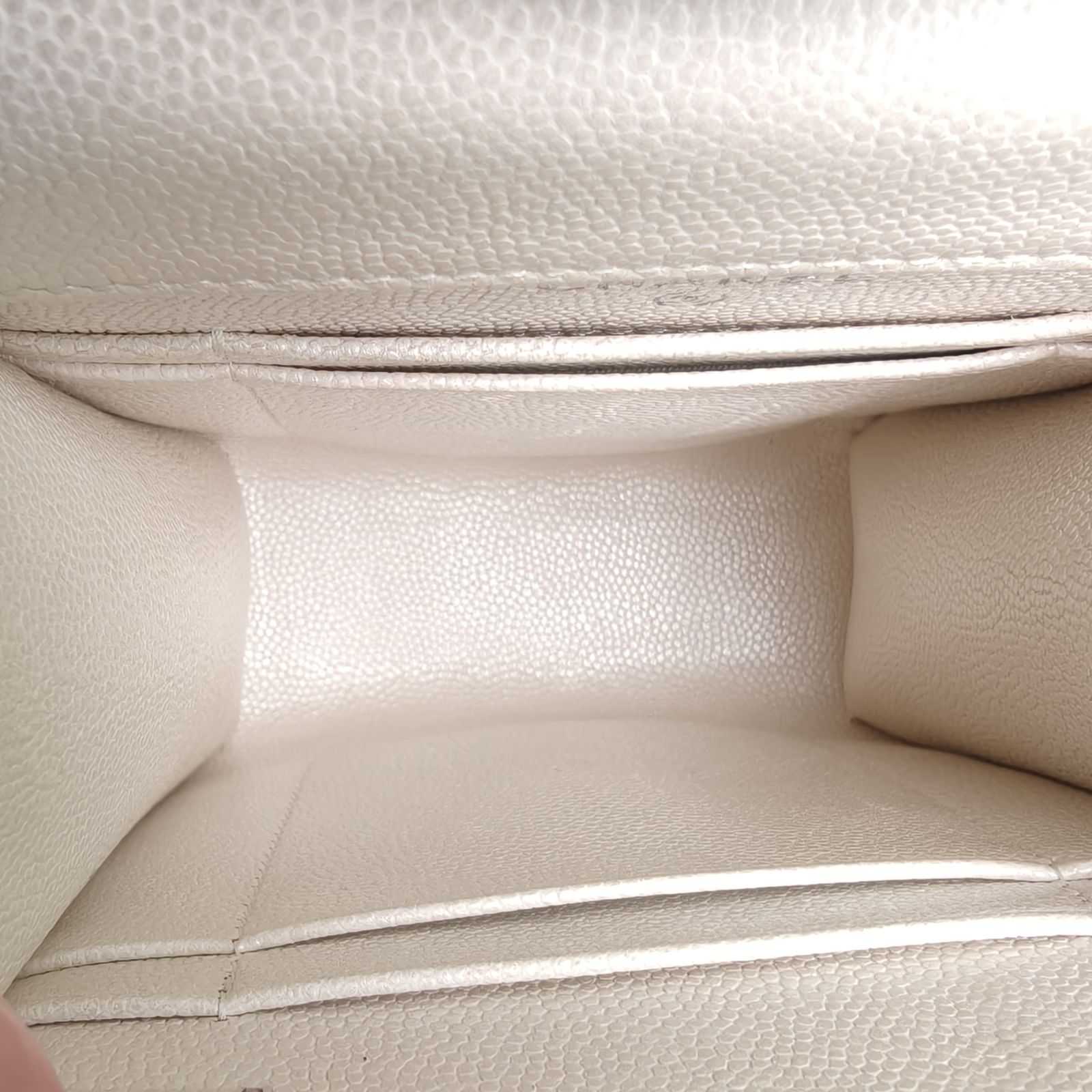 CHANEL Pearlescent White 2019 Sliver Hardware Phone Bag