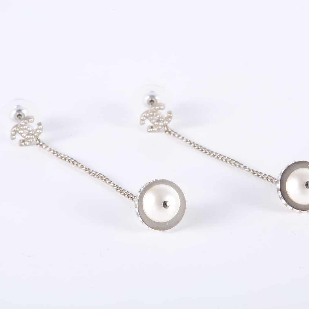 CHANEL 17K Double C Long Earrings Alloy-Hana Vintage