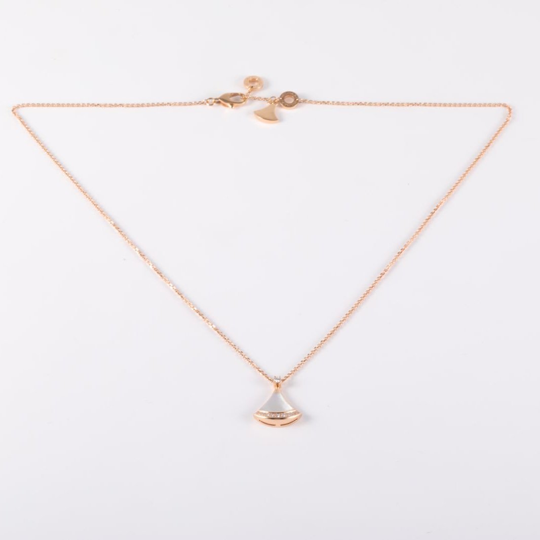 BVLGARI DIVAS DREAM Diamond Studded 18K Gold Necklace 18K Rose Gold,Diamond,Mother of Pearl-Hana Vintage