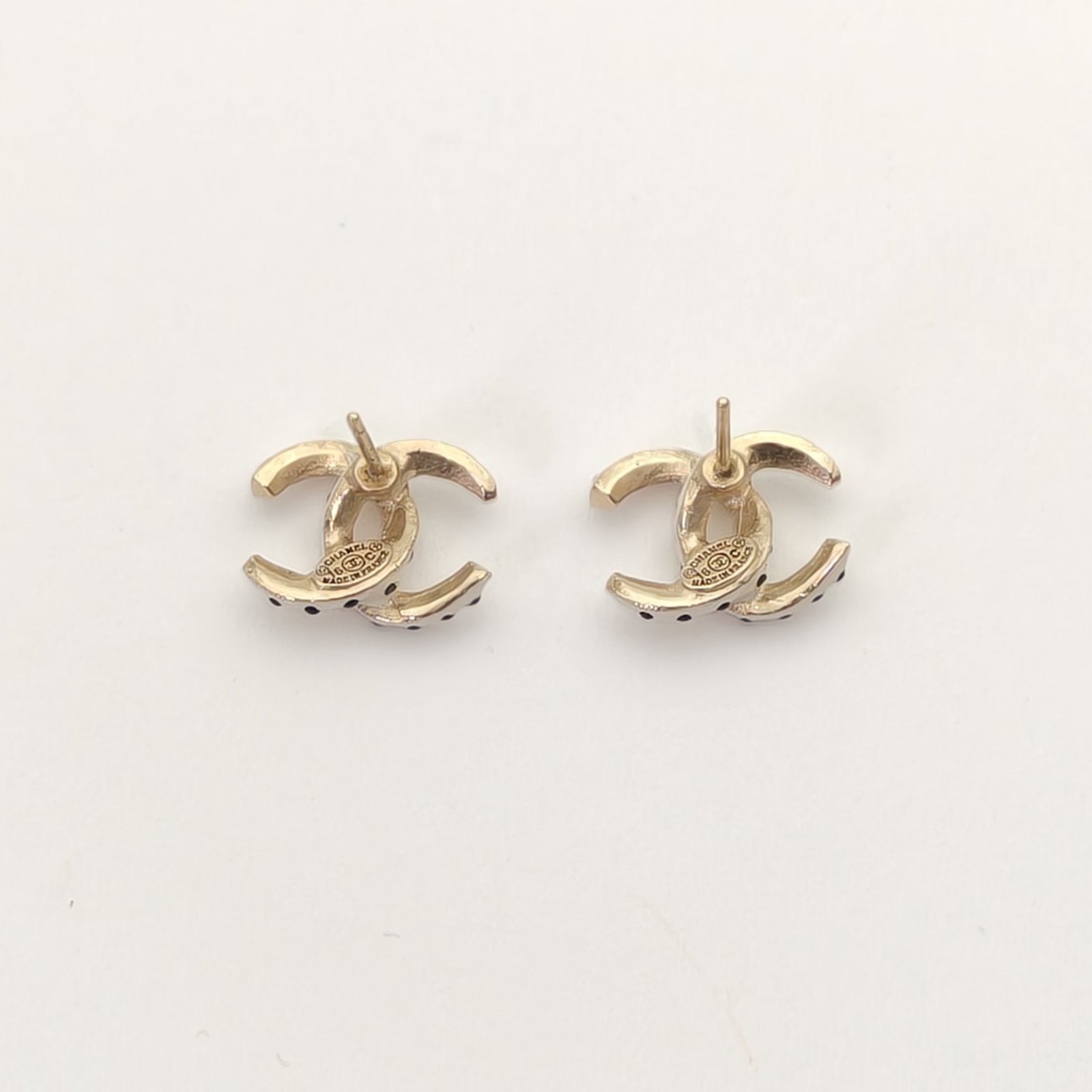 CHANEL 16C Spiral Earrings Alloy-Hana Vintage
