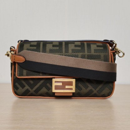 *FENDI Baguette bag Medium Size-Hana Vintage