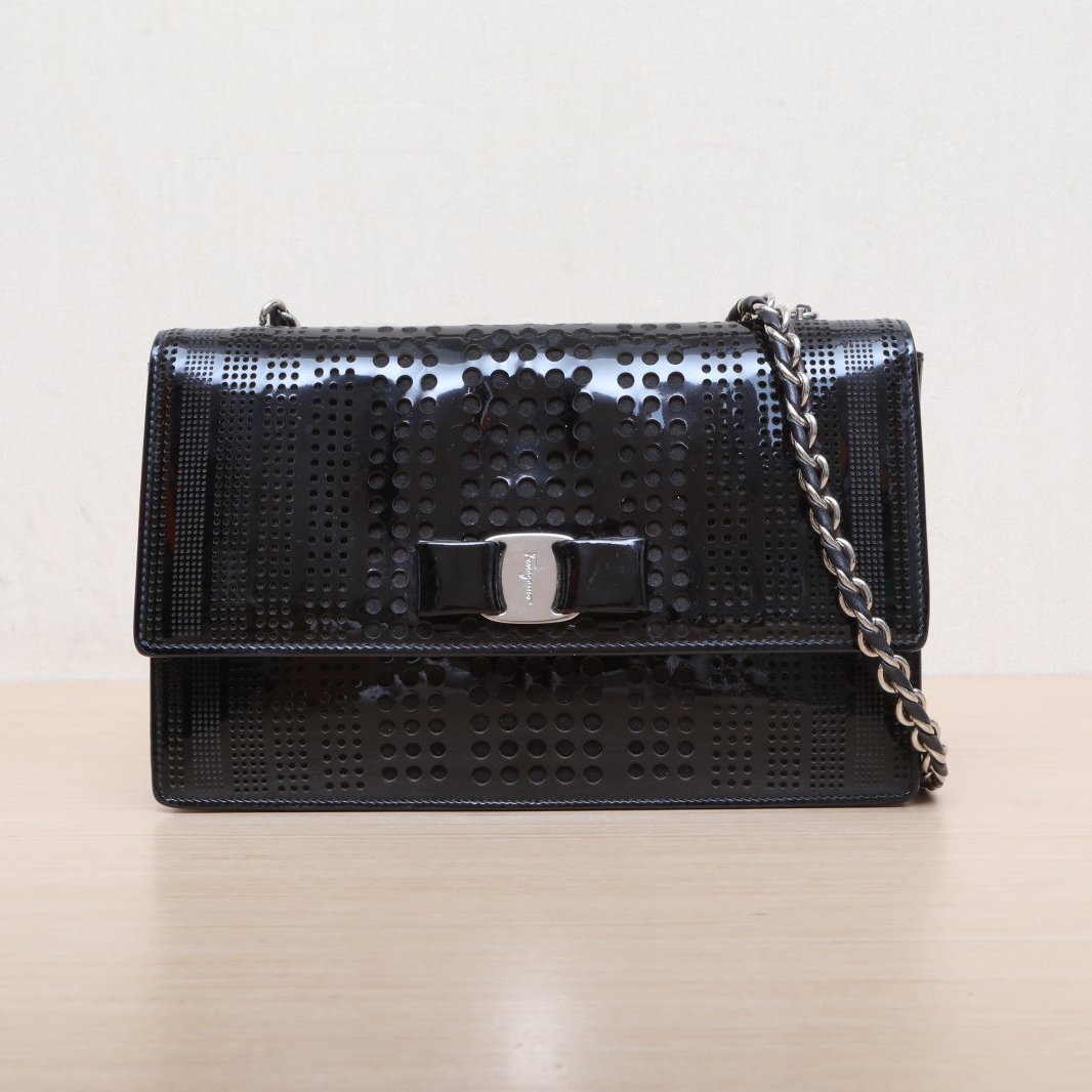 *Salvatore Ferragamo Black Patent liver Hardware Bow Chain Crossbody Bag-Hana Vintage