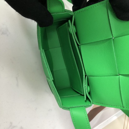 Bottega Veneta Mini Intrecciato Crossbody Bag in Parrot Green (666688)
