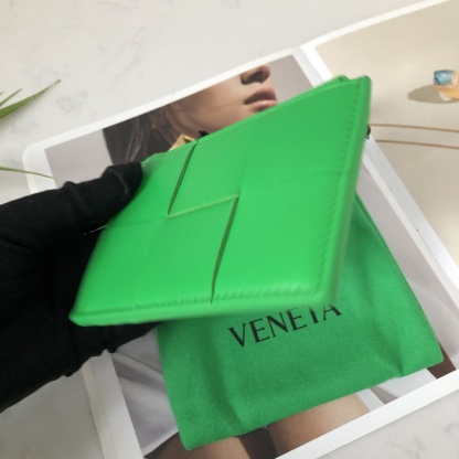 Bottega Veneta Card Case in Parrot Green