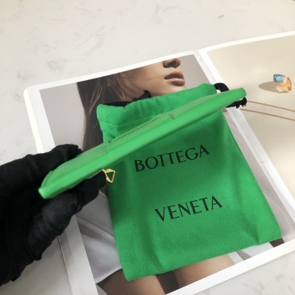 Bottega Veneta Card Case in Parrot Green