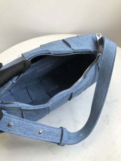 Bottega Veneta Shoulder Bag in Washed Indigo Denim (709628)