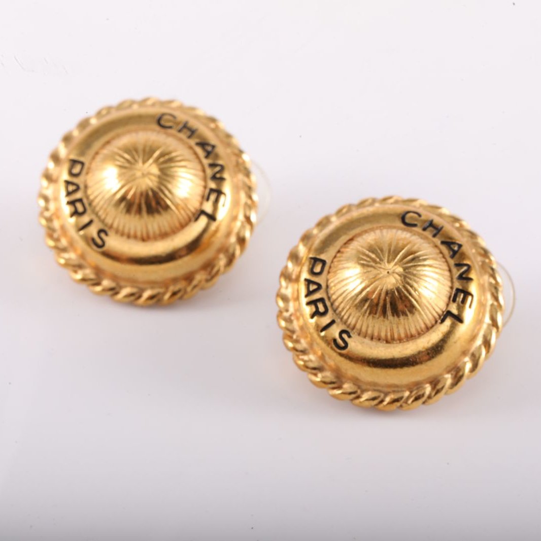 CHANEL Vintage 95A Round Double C logo Ear Clips Alloy-Hana Vintage