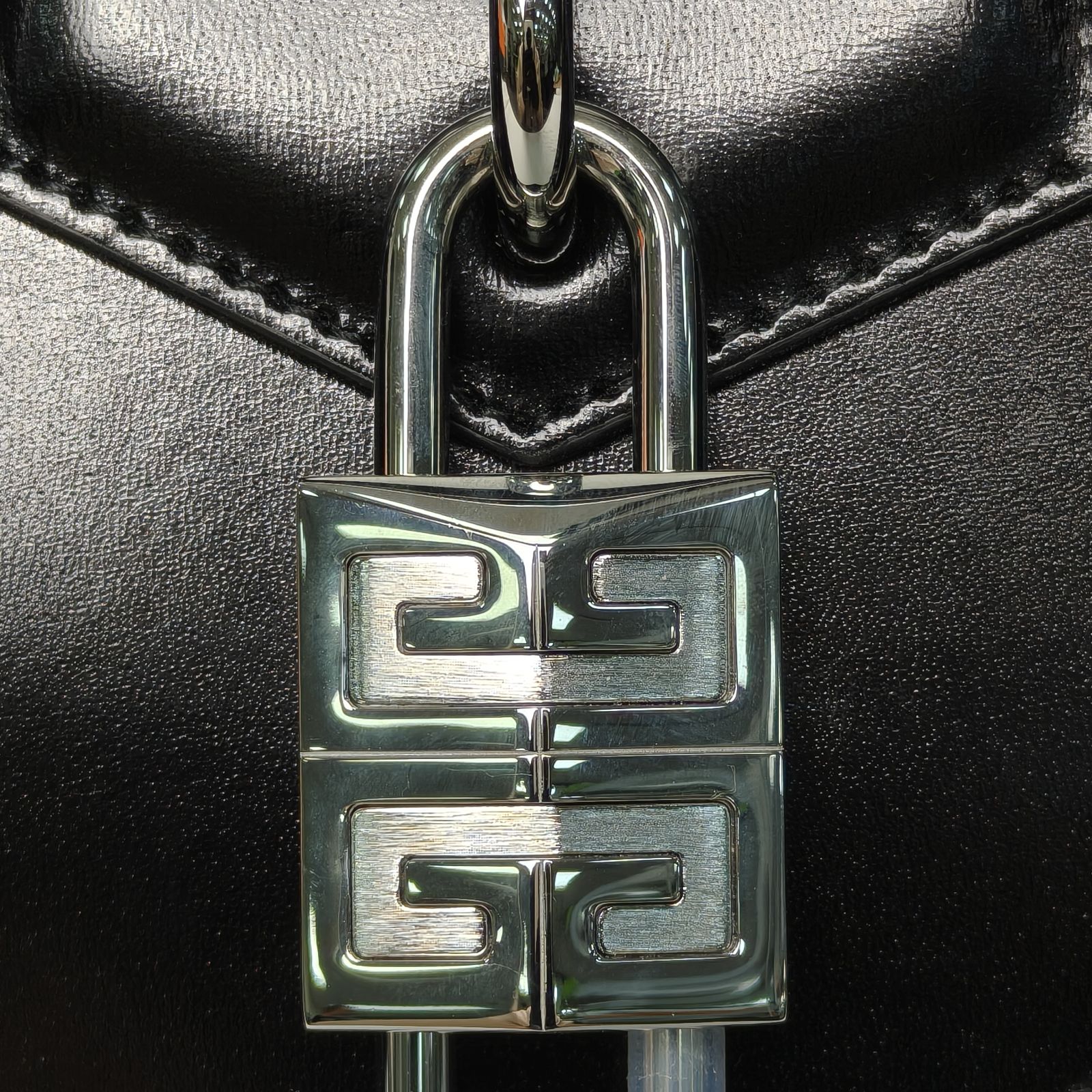 *GIVENCHY ANTIGONA Mini 22-Hana Vintage