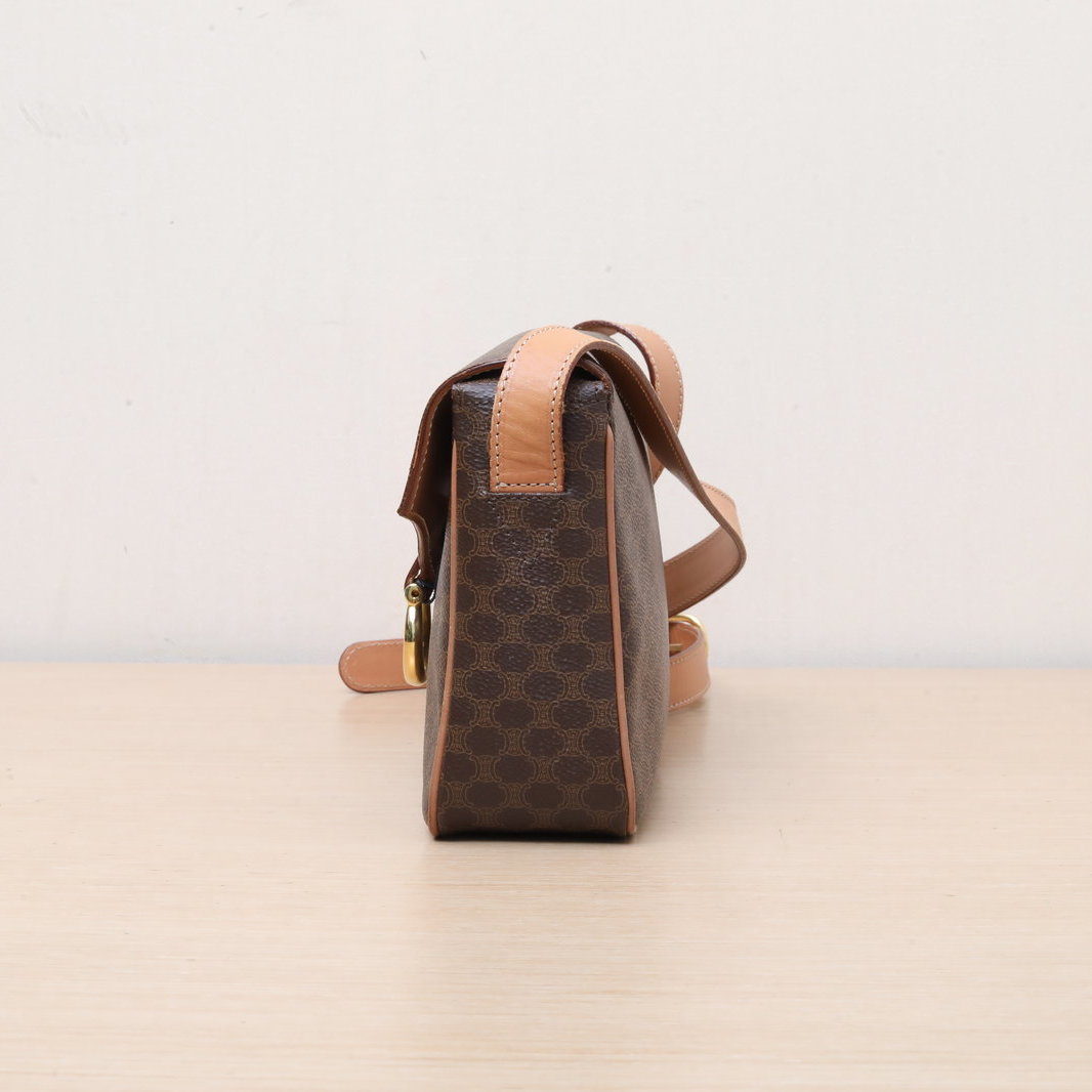CELINE Vintage Pochette Metis