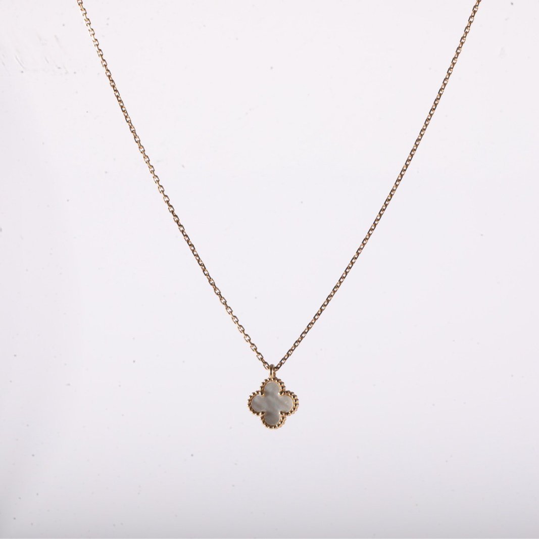 VAN CLEEF&ARPELS Sweet Alhambra Small Single Flower Necklace New Clasp 18K Gold,Mother of Pearl-Hana Vintage