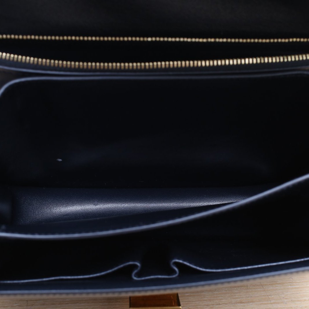 *CELINE Classic Box Medium Size-Hana Vintage