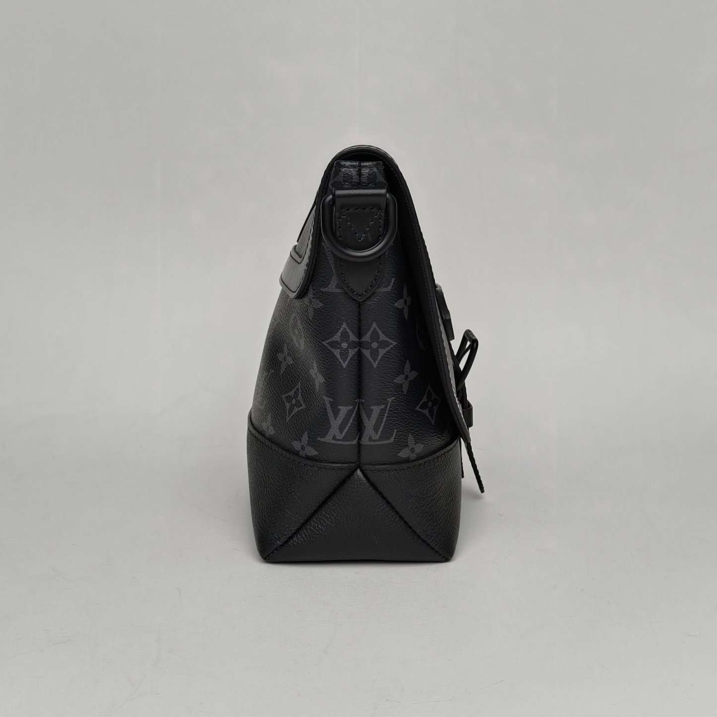 *LOUIS VUITTON Black PVC Chip Black Hardware Saumur Pochette Metis-Hana Vintage