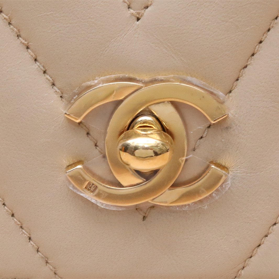 *CHANEL Vintage Beige and Gold Sheepskin Fringe and Gold Ball Crossbody Bag, Off-white, 1991, Beige, , 1991, Gold Hardware-Hana Vintage