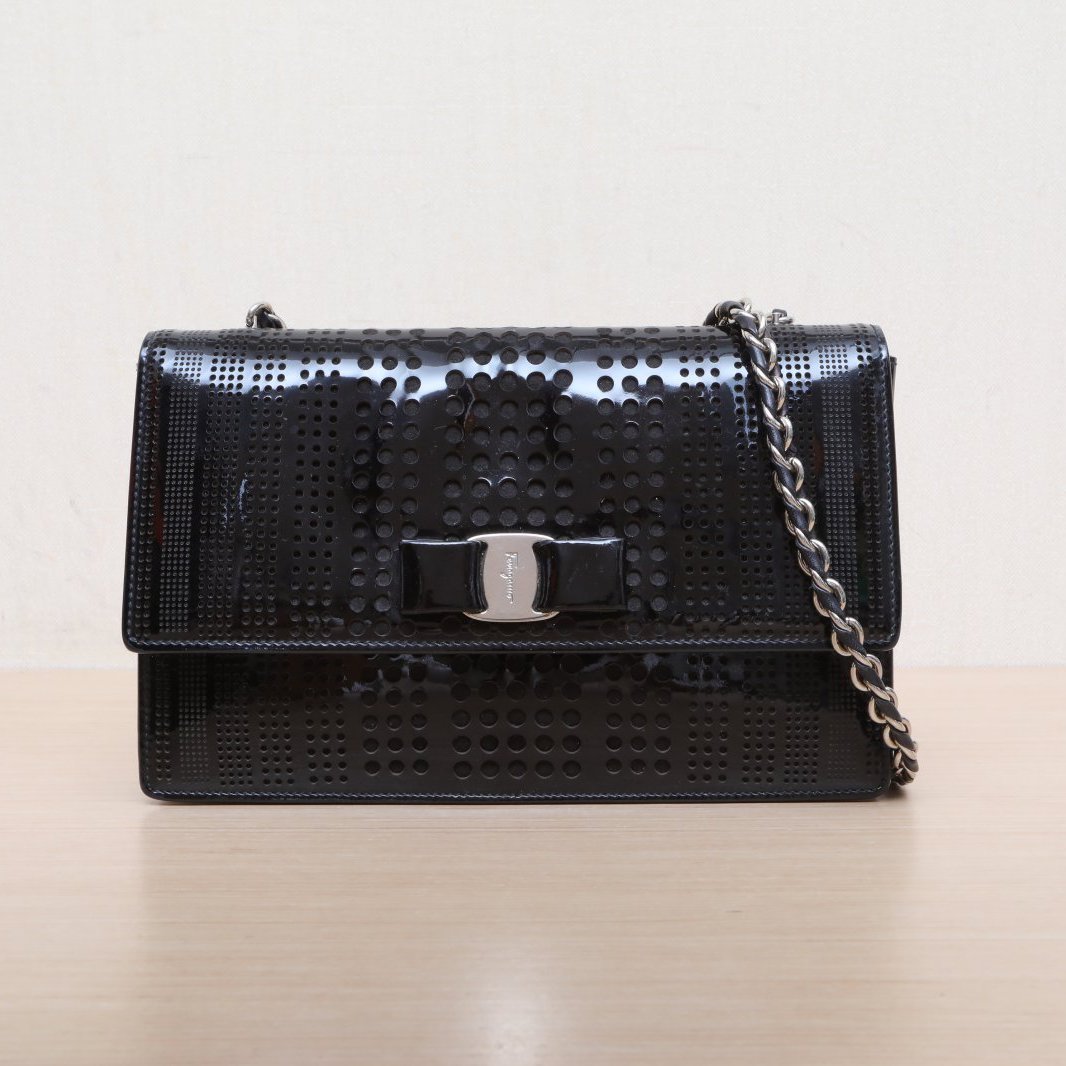 *Salvatore Ferragamo Black Patent liver Hardware Bow Chain Crossbody Bag-Hana Vintage