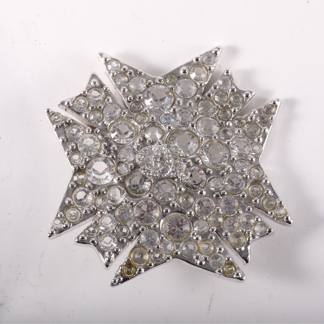 CHANEL Brooch Alloy-Hana Vintage
